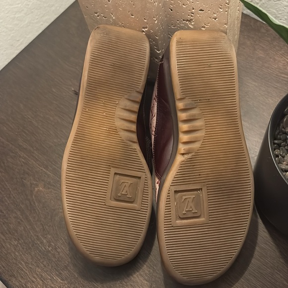 Louis Vuitton Limited Edition Takashi Murakami Monogram Mini Lin Sneakers - Picture 7 of 9